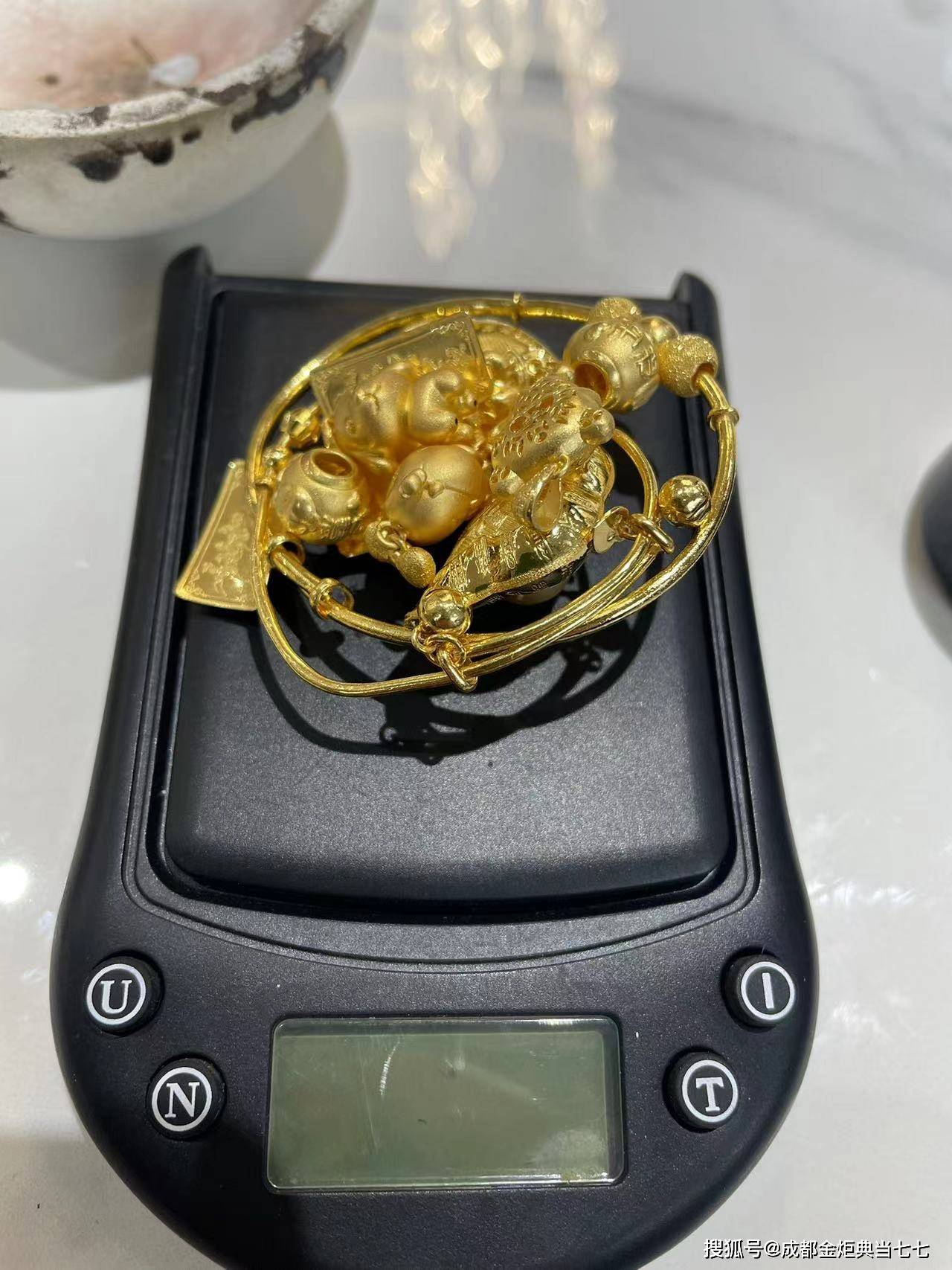 上海最新24小时上门回收金价方法分析(最方便真实的上海24小时上门回收黄金方法)